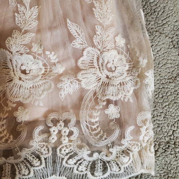 PINKY LACE BLUSH DRESS - Picture 3 of 7